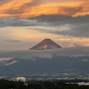 https://amazing-aircrafts-views-11th-floor-new-apartment.guatemalaantiguahotels.com